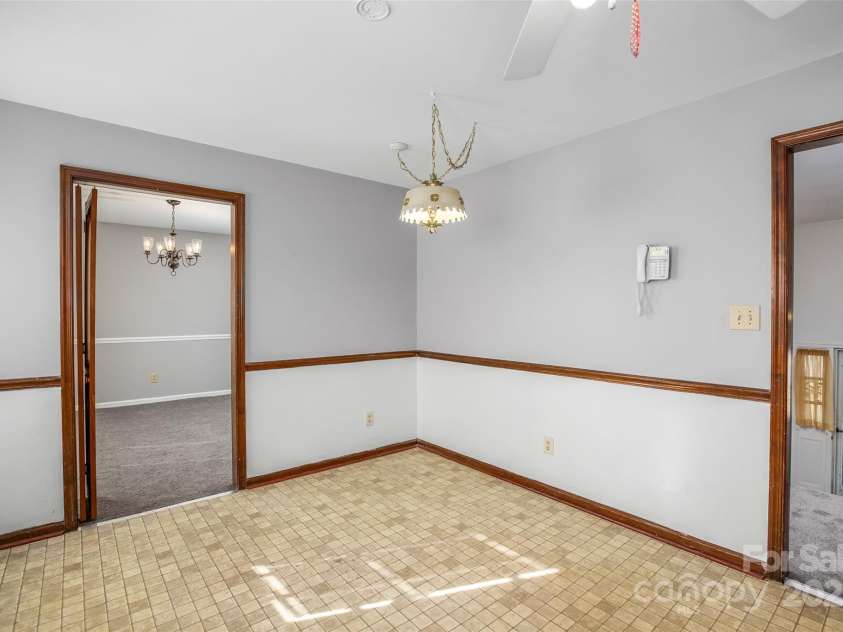 124 Kingston Avenue, Kernersville, NC 27284.  MLS# CAR4228099, YatesRealty ID 2877. 