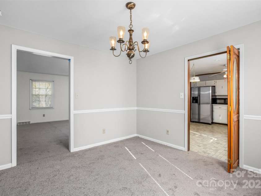 124 Kingston Avenue, Kernersville, NC 27284.  MLS# CAR4228099, YatesRealty ID 2877. 