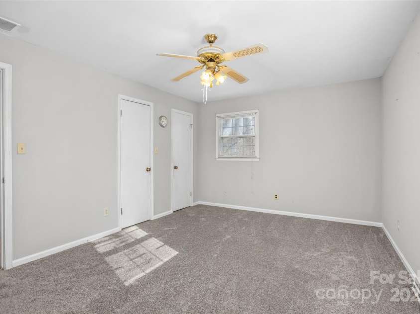 124 Kingston Avenue, Kernersville, NC 27284.  MLS# CAR4228099, YatesRealty ID 2877. 