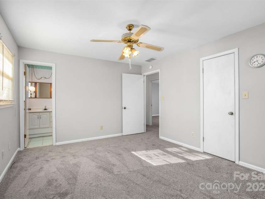 124 Kingston Avenue, Kernersville, NC 27284.  MLS# CAR4228099, YatesRealty ID 2877. 