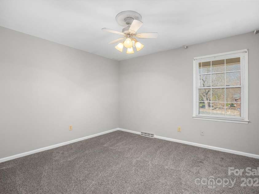 124 Kingston Avenue, Kernersville, NC 27284.  MLS# CAR4228099, YatesRealty ID 2877. 