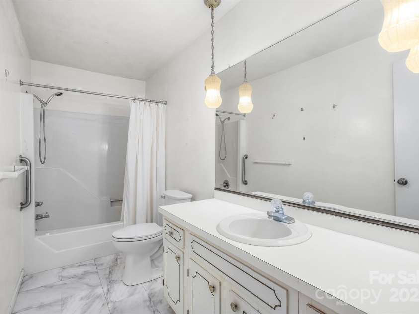 124 Kingston Avenue, Kernersville, NC 27284.  MLS# CAR4228099, YatesRealty ID 2877. 