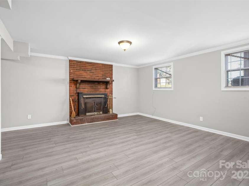 124 Kingston Avenue, Kernersville, NC 27284.  MLS# CAR4228099, YatesRealty ID 2877. 