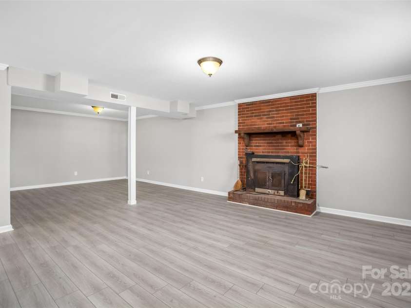 124 Kingston Avenue, Kernersville, NC 27284.  MLS# CAR4228099, YatesRealty ID 2877. 