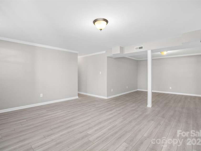 124 Kingston Avenue, Kernersville, NC 27284.  MLS# CAR4228099, YatesRealty ID 2877. 