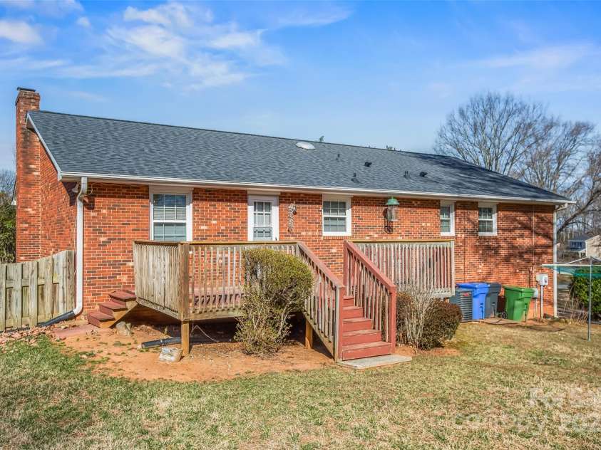 124 Kingston Avenue, Kernersville, NC 27284.  MLS# CAR4228099, YatesRealty ID 2877. 