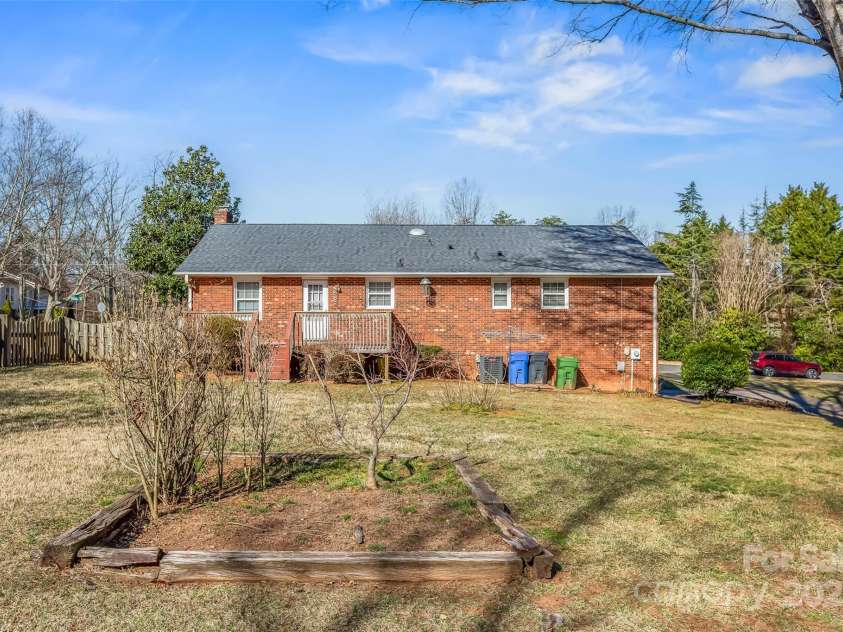 124 Kingston Avenue, Kernersville, NC 27284.  MLS# CAR4228099, YatesRealty ID 2877. 