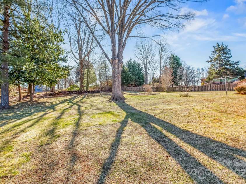 124 Kingston Avenue, Kernersville, NC 27284.  MLS# CAR4228099, YatesRealty ID 2877. 