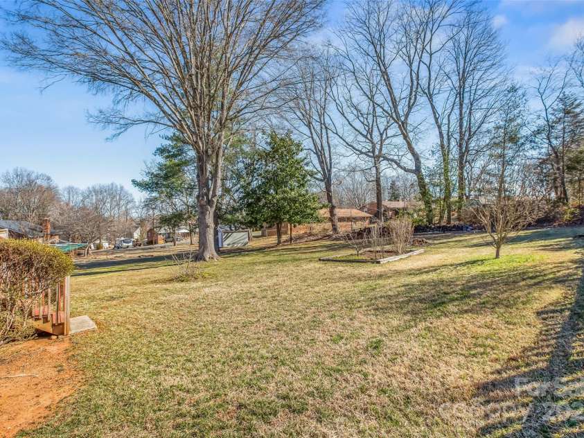 124 Kingston Avenue, Kernersville, NC 27284.  MLS# CAR4228099, YatesRealty ID 2877. 