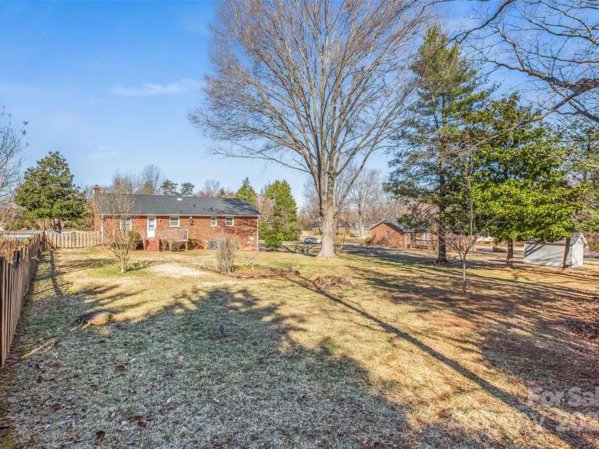 124 Kingston Avenue, Kernersville, NC 27284.  MLS# CAR4228099, YatesRealty ID 2877. 