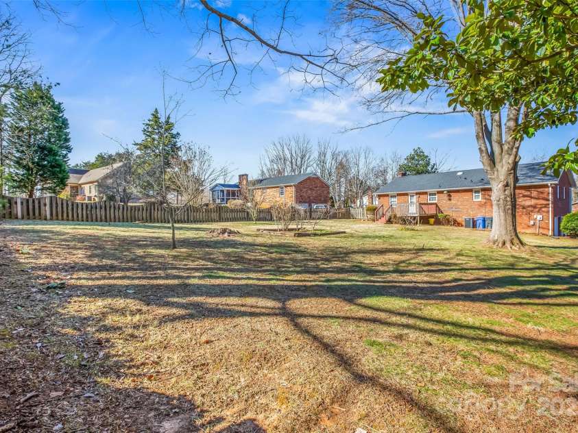124 Kingston Avenue, Kernersville, NC 27284.  MLS# CAR4228099, YatesRealty ID 2877. 
