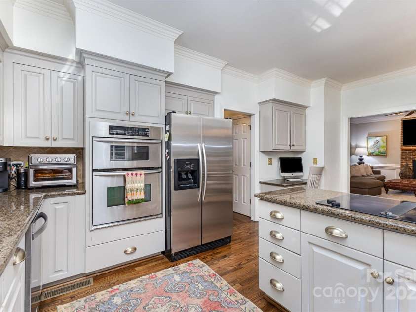 10329 Hollybrook Drive, Charlotte, NC 28277.  MLS# CAR4278572, YatesRealty ID 28770. 
