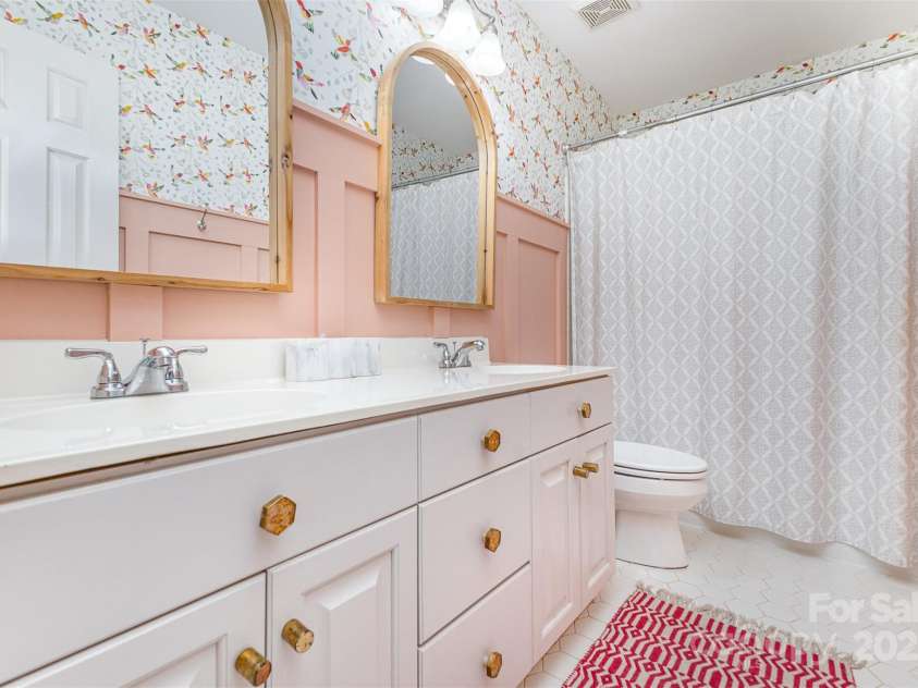 10329 Hollybrook Drive, Charlotte, NC 28277.  MLS# CAR4278572, YatesRealty ID 28770. 