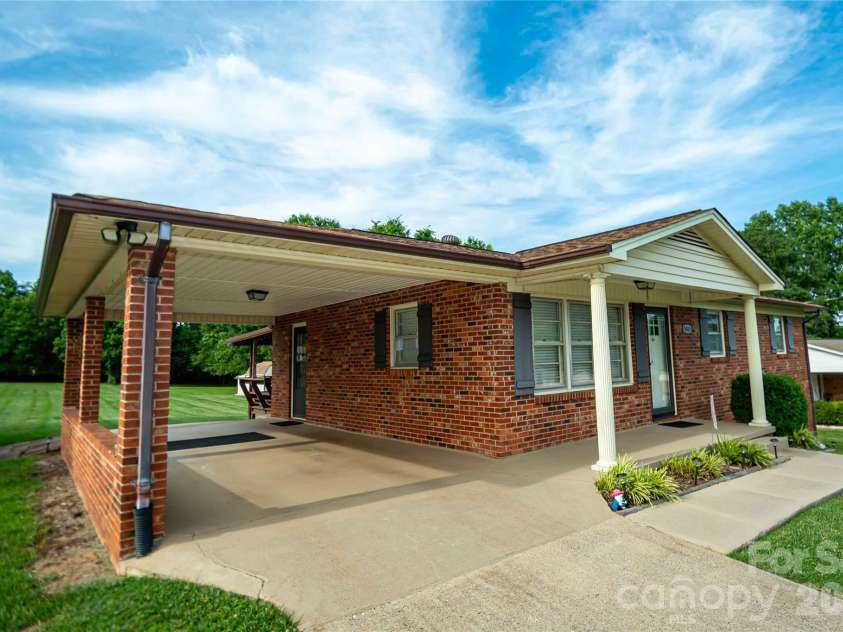 3461 Greentree Acres Road, Valdese, NC 28690.  MLS# CAR4383607, YatesRealty ID 28770. 