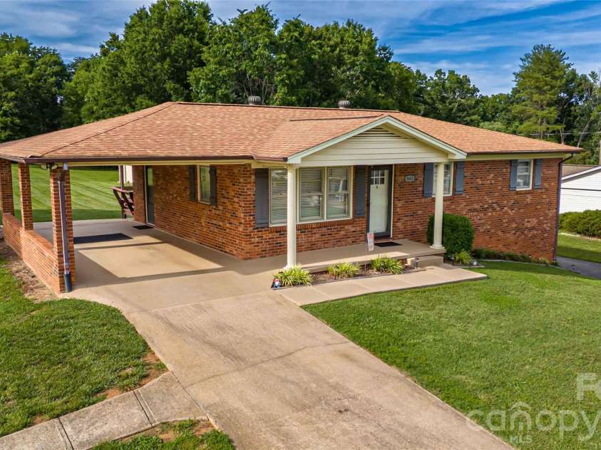 3461 Greentree Acres Road, Valdese, NC 28690.  MLS# CAR4383607, YatesRealty ID 28770. 