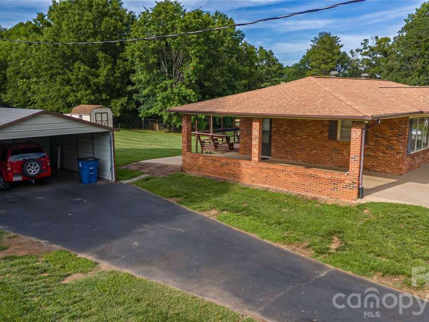 3461 Greentree Acres Road, Valdese, NC 28690.  MLS# CAR4383607, YatesRealty ID 28770. 