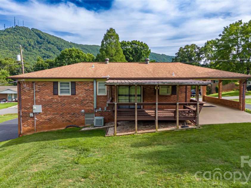 3461 Greentree Acres Road, Valdese, NC 28690.  MLS# CAR4383607, YatesRealty ID 28770. 