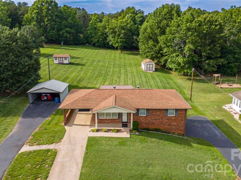 3461 Greentree Acres Road, Valdese, NC 28690.  MLS# CAR4383607, YatesRealty ID 28770. 