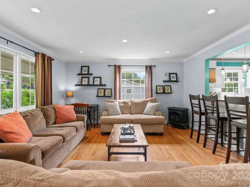 27 Dixon Terrace, Candler, NC 28715.  MLS# CAR4259784, YatesRealty ID 28771. 