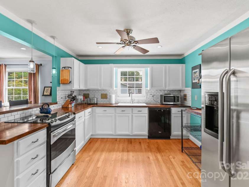 27 Dixon Terrace, Candler, NC 28715.  MLS# CAR4259784, YatesRealty ID 28771. 