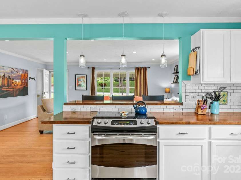 27 Dixon Terrace, Candler, NC 28715.  MLS# CAR4259784, YatesRealty ID 28771. 