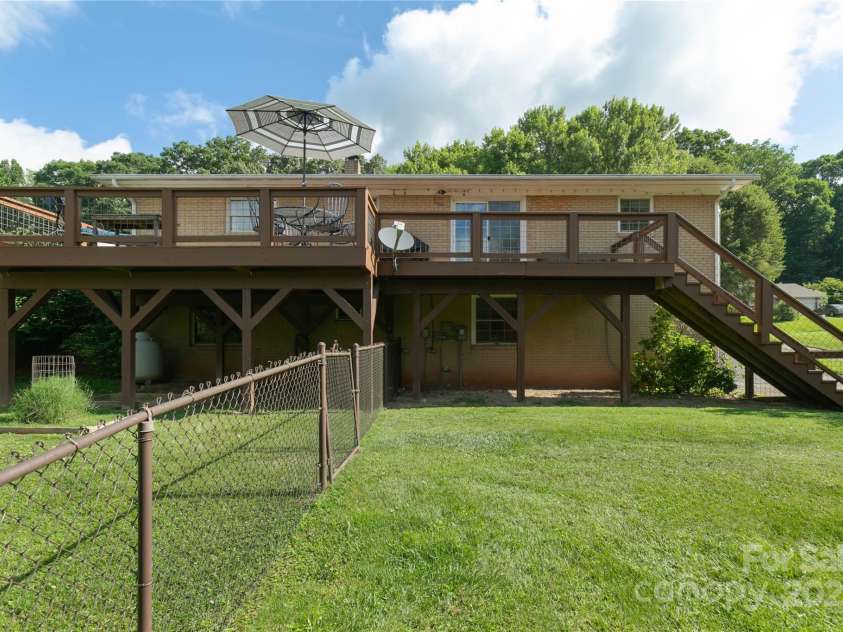 27 Dixon Terrace, Candler, NC 28715.  MLS# CAR4259784, YatesRealty ID 28771. 