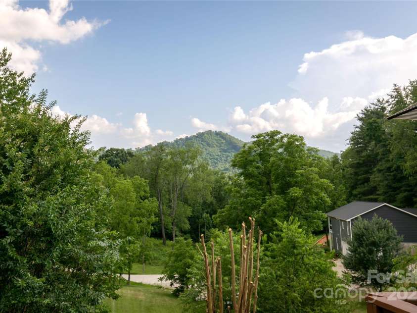 27 Dixon Terrace, Candler, NC 28715.  MLS# CAR4259784, YatesRealty ID 28771. 