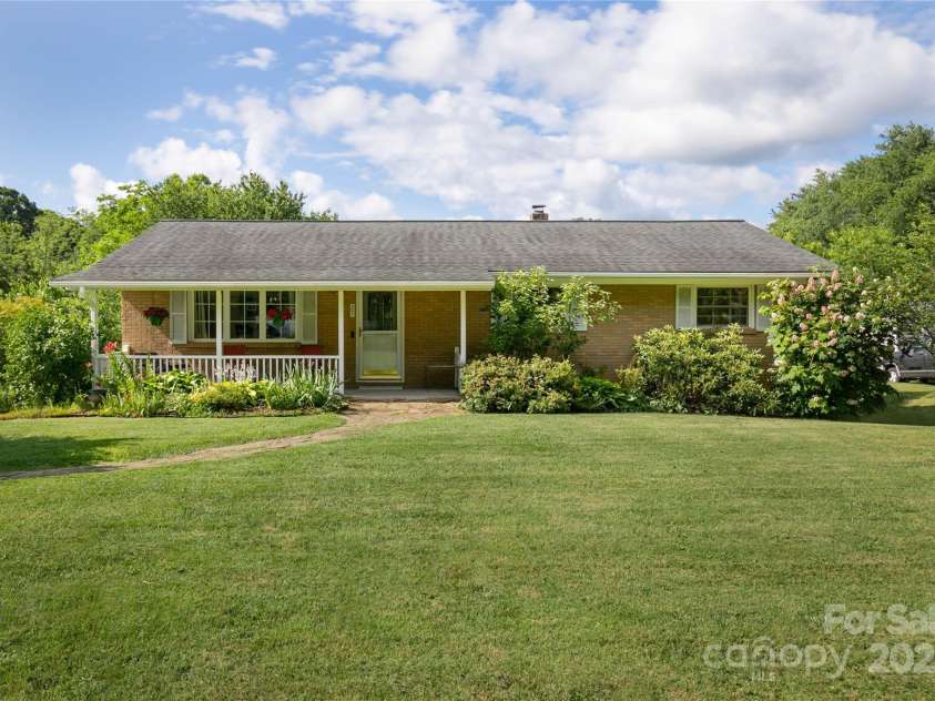 27 Dixon Terrace, Candler, NC 28715.  MLS# CAR4259784, YatesRealty ID 28771. 