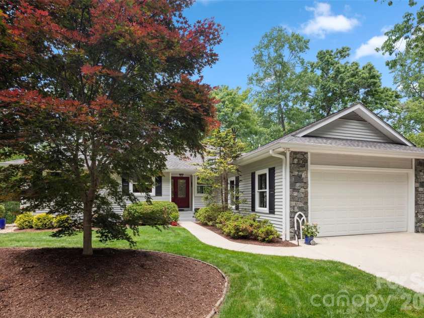 2750 Leucothae Way, Hendersonville, NC 28791.  MLS# CAR4390893, YatesRealty ID 28772. 