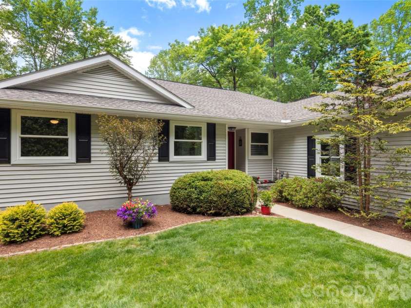 2750 Leucothae Way, Hendersonville, NC 28791.  MLS# CAR4390893, YatesRealty ID 28772. 