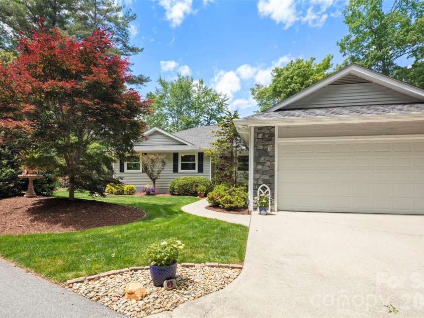 2750 Leucothae Way, Hendersonville, NC 28791.  MLS# CAR4390893, YatesRealty ID 28772. 