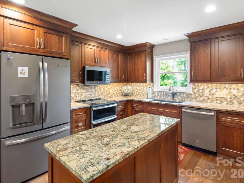 2750 Leucothae Way, Hendersonville, NC 28791.  MLS# CAR4390893, YatesRealty ID 28772. 