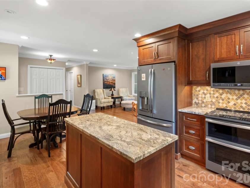 2750 Leucothae Way, Hendersonville, NC 28791.  MLS# CAR4390893, YatesRealty ID 28772. 
