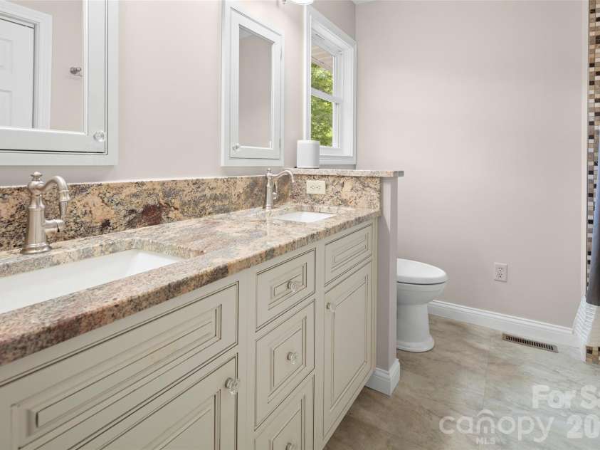 2750 Leucothae Way, Hendersonville, NC 28791.  MLS# CAR4390893, YatesRealty ID 28772. 