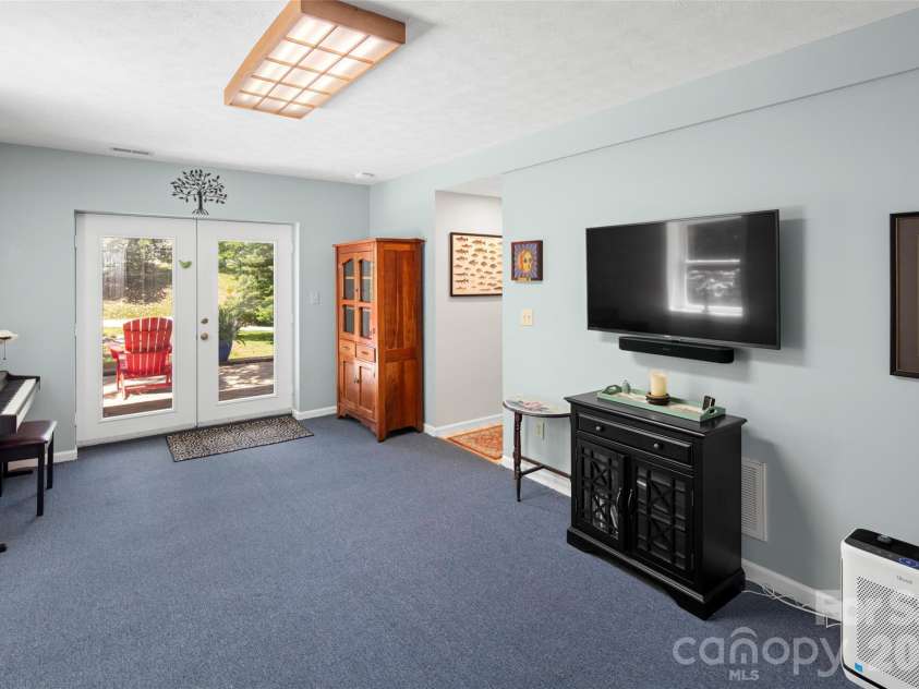 2750 Leucothae Way, Hendersonville, NC 28791.  MLS# CAR4390893, YatesRealty ID 28772. 