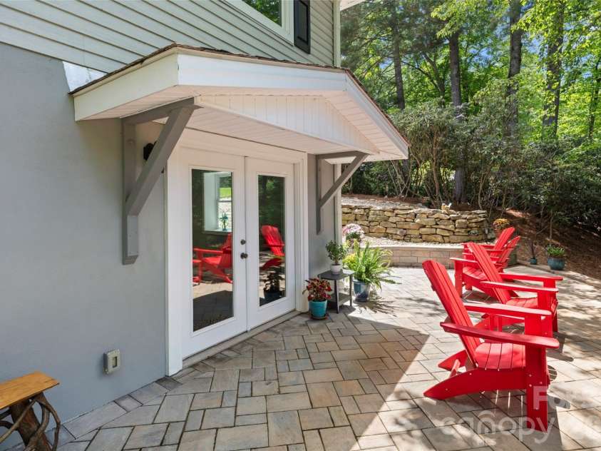 2750 Leucothae Way, Hendersonville, NC 28791.  MLS# CAR4390893, YatesRealty ID 28772. 