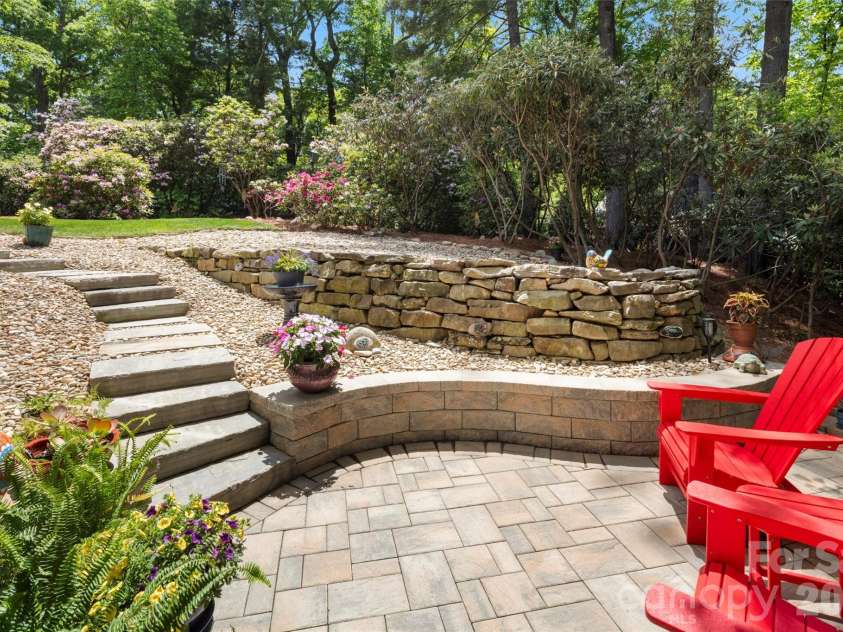 2750 Leucothae Way, Hendersonville, NC 28791.  MLS# CAR4390893, YatesRealty ID 28772. 