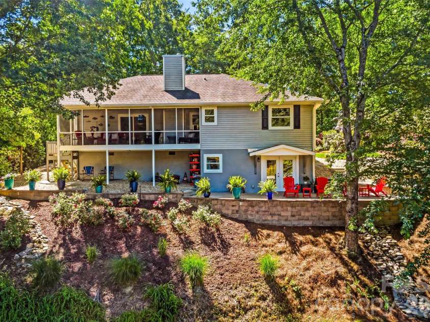 2750 Leucothae Way, Hendersonville, NC 28791.  MLS# CAR4390893, YatesRealty ID 28772. 