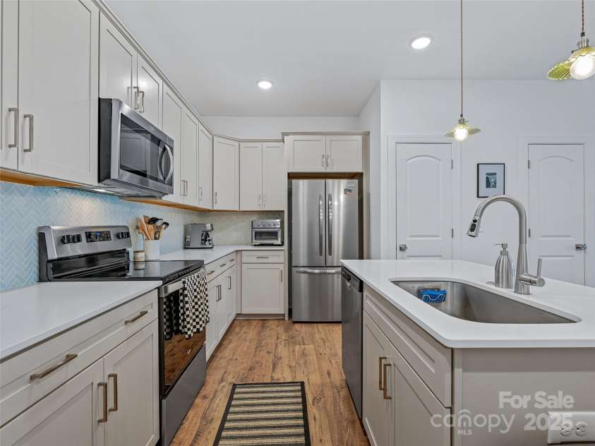 56 Walnut Springs Drive, Asheville, NC 28804.  MLS# CAR4214211, YatesRealty ID 28774. 