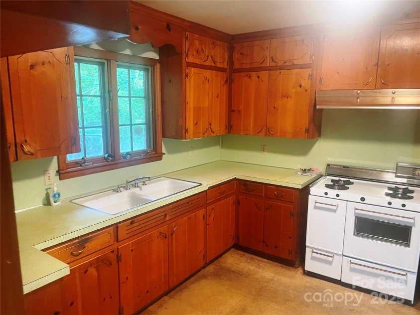 1834 Sharonwood Lane, Rock Hill, SC 29732.  MLS# CAR4275864, YatesRealty ID 28777. 