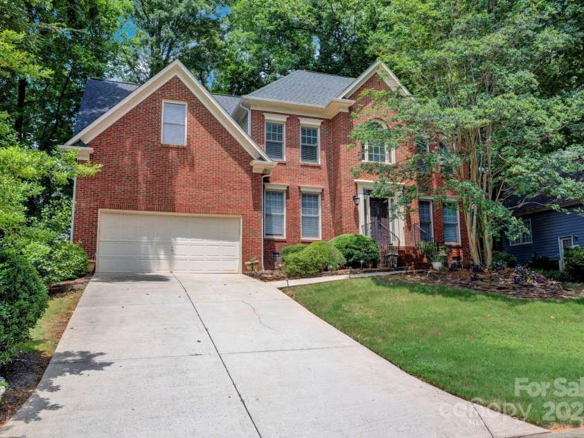 5138 Foxbriar Trail, Charlotte, NC 28269.  MLS# CAR4277811, YatesRealty ID 28778. 