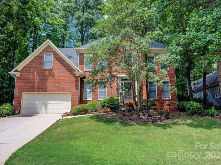5138 Foxbriar Trail, Charlotte, NC 28269.  MLS# CAR4277811, YatesRealty ID 28778. 