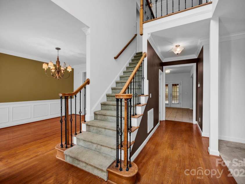 5138 Foxbriar Trail, Charlotte, NC 28269.  MLS# CAR4277811, YatesRealty ID 28778. 