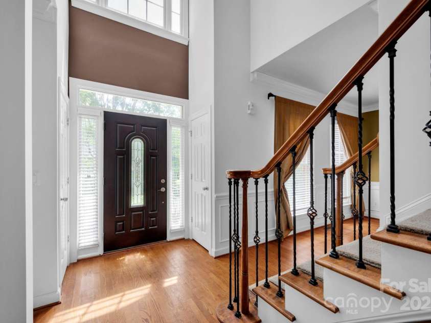 5138 Foxbriar Trail, Charlotte, NC 28269.  MLS# CAR4277811, YatesRealty ID 28778. 