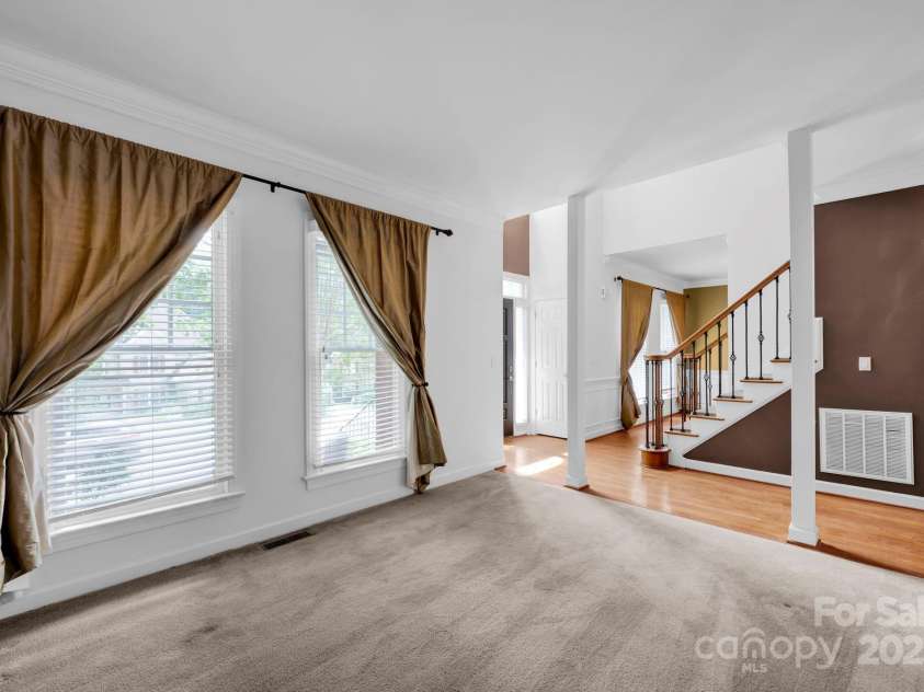 5138 Foxbriar Trail, Charlotte, NC 28269.  MLS# CAR4277811, YatesRealty ID 28778. 