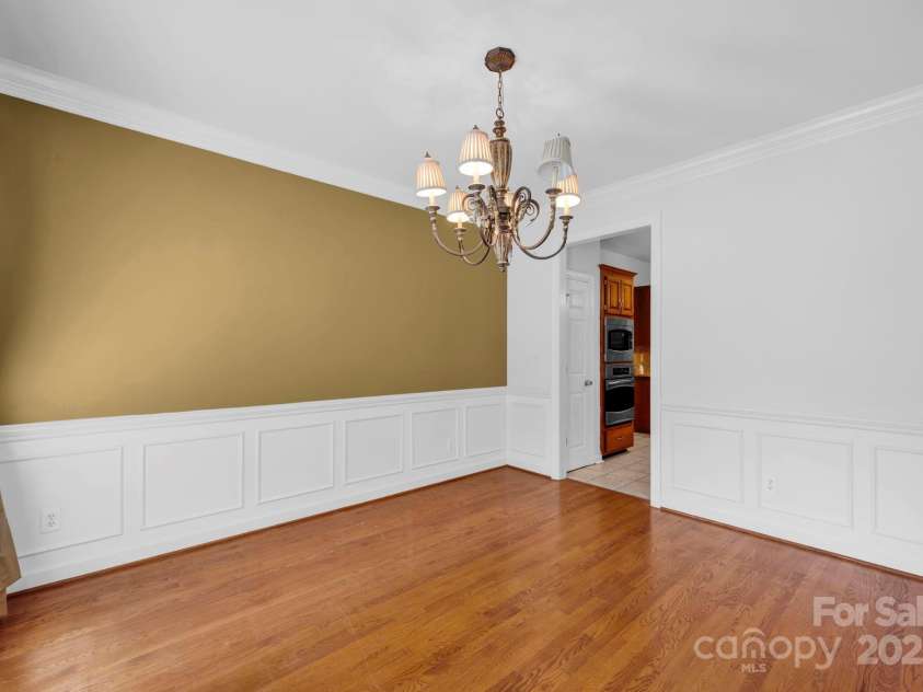 5138 Foxbriar Trail, Charlotte, NC 28269.  MLS# CAR4277811, YatesRealty ID 28778. 