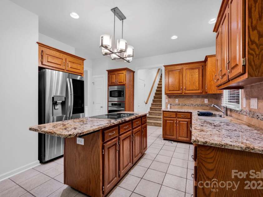 5138 Foxbriar Trail, Charlotte, NC 28269.  MLS# CAR4277811, YatesRealty ID 28778. 