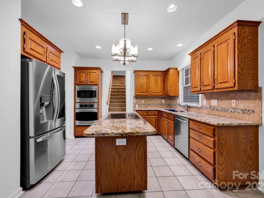 5138 Foxbriar Trail, Charlotte, NC 28269.  MLS# CAR4277811, YatesRealty ID 28778. 