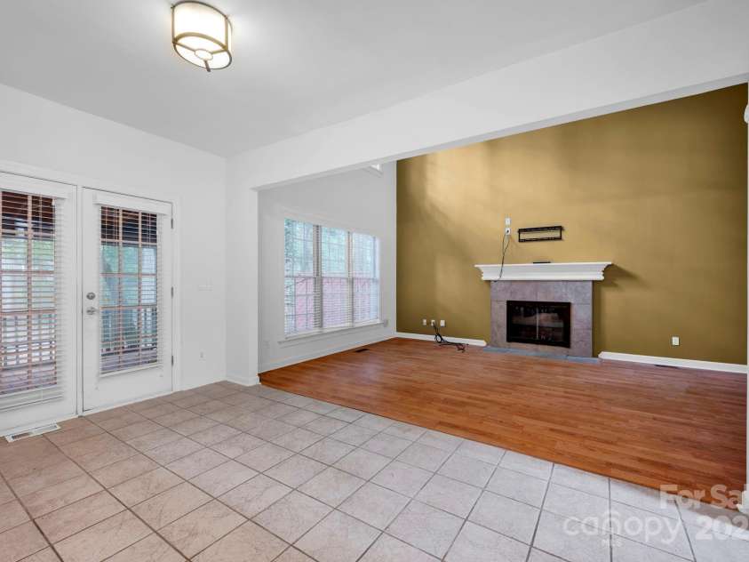 5138 Foxbriar Trail, Charlotte, NC 28269.  MLS# CAR4277811, YatesRealty ID 28778. 