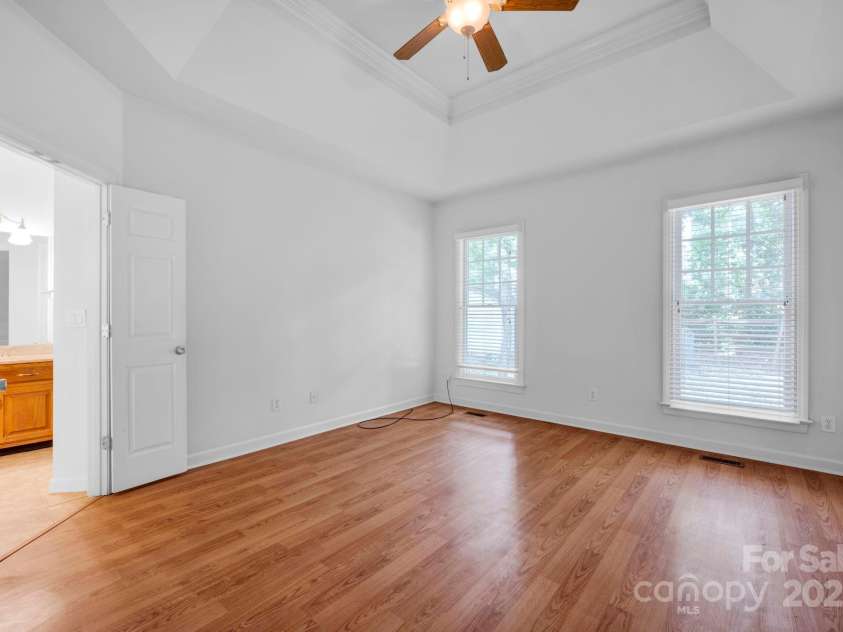 5138 Foxbriar Trail, Charlotte, NC 28269.  MLS# CAR4277811, YatesRealty ID 28778. 